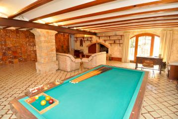 Casa de tres plantas en Dénia, con piscina y un magnífico jardín.