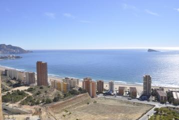 Ático de lujo en venta con vistas al mar en Benidorm.