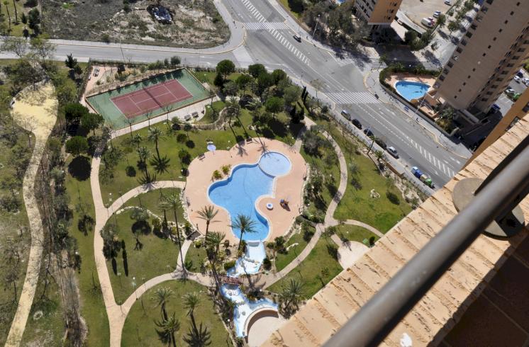 Ático de lujo en venta con vistas al mar en Benidorm.