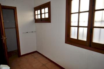 Local comercial en venta con terraza en Dénia.