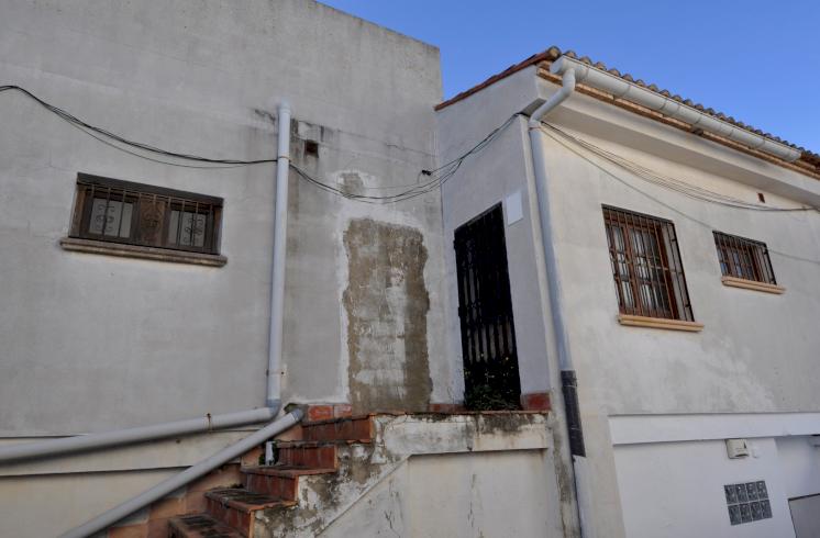 Local comercial en venta con terraza en Dénia.