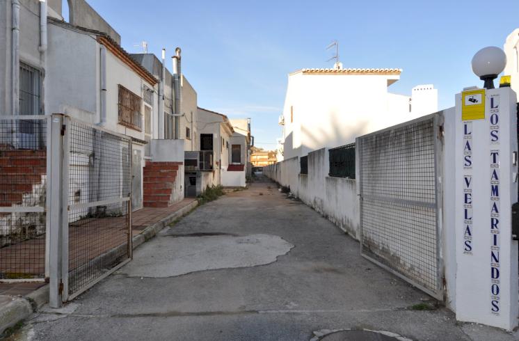 Local comercial en venta con terraza en Dénia.