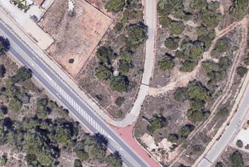 Parcelas de uso comercial  en la Urbanización Garroferal en Jávea, con vistas abiertas al valle y orientada al Sur, en la zona del Montgó a tan solo 3 Km de la ciudad de Jávea.