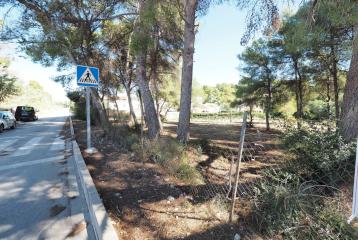 Tres parcelas situadas en Adsubia, Jávea. Distancia andando a supermercado y a la playa de La Caleta de Jávea.