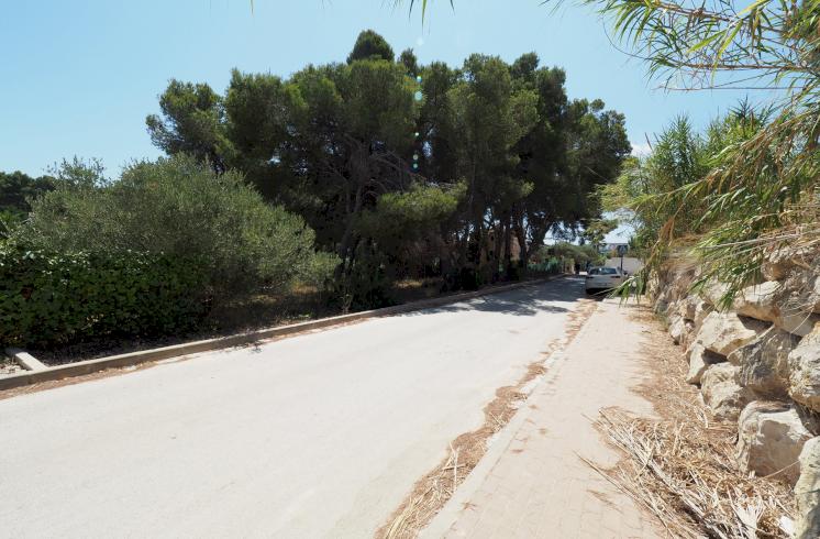 Tres parcelas situadas en Adsubia, Jávea. Distancia andando a supermercado y a la playa de La Caleta de Jávea.