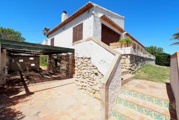 Villa situada frente al mar a la venta en el Arenal, Jávea.