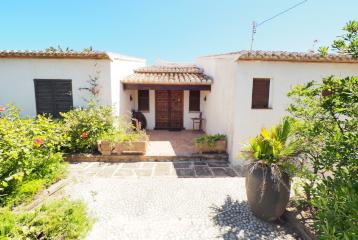 Villa situada frente al mar a la venta en el Arenal, Jávea.