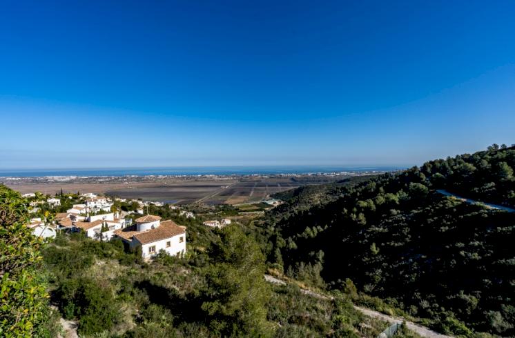 Villa mediterránea con piscina en venta en Monte Pego.