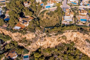 Extensa parcela con vistas excelentes en un lugar privilegiado de Jávea.