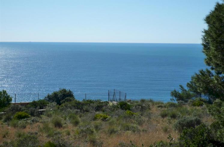 Extensa parcela con vistas excelentes en un lugar privilegiado de Jávea.