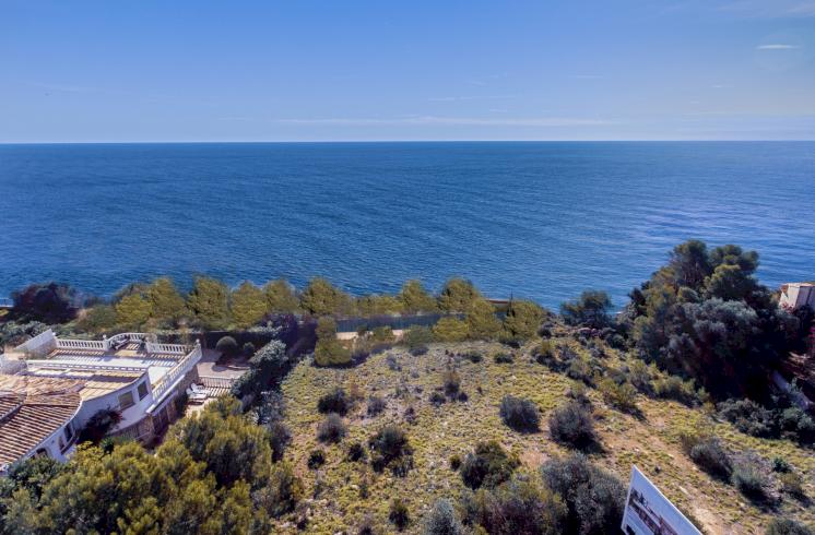 Extensa parcela con vistas excelentes en un lugar privilegiado de Jávea.