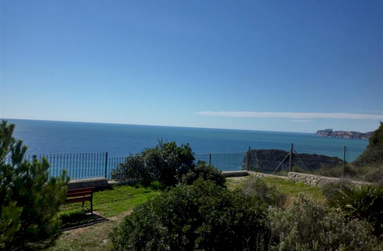 Extensa parcela con vistas excelentes en un lugar privilegiado de Jávea.