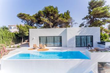 Villa de estilo ibicenco con fantásticas abiertas en Balcón al Mar, Jávea