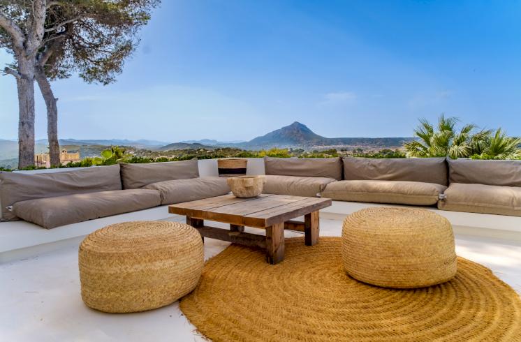 Villa de estilo ibicenco con fantásticas abiertas en Balcón al Mar, Jávea