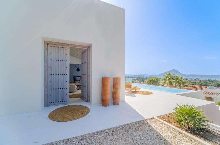 Villa de estilo ibicenco con fantásticas abiertas en Balcón al Mar, Jávea