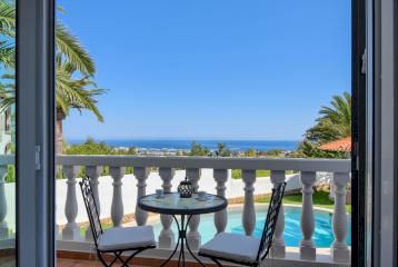 Villa en Montgó - Denia con espectaculares vistas al mar y al puerto.