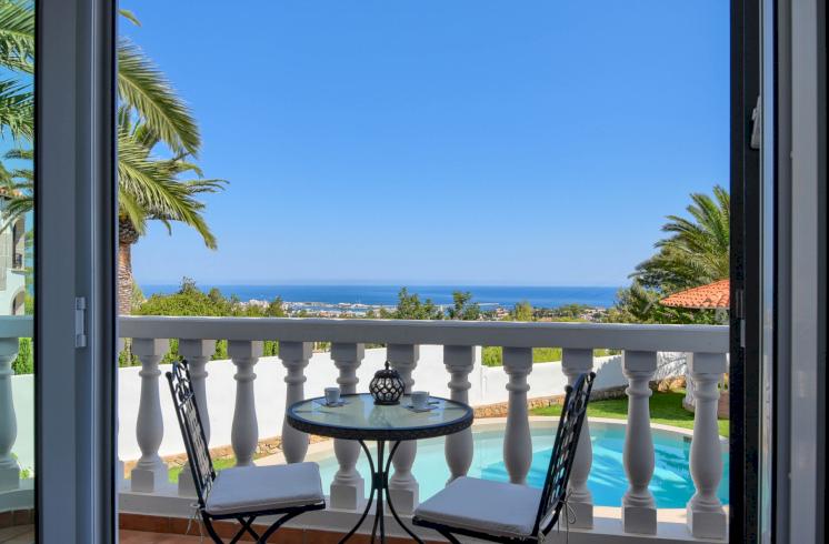 Villa en Montgó - Denia con espectaculares vistas al mar y al puerto.