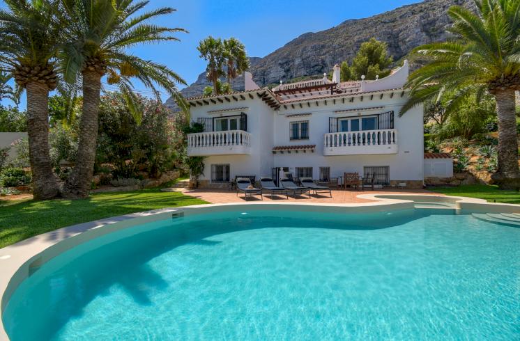 Villa en Montgó - Denia con espectaculares vistas al mar y al puerto.