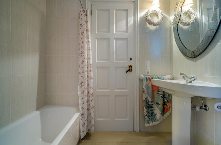 Luminosa villa en primera línea de playa ubicada en Montañar I, Jávea (Alicante)