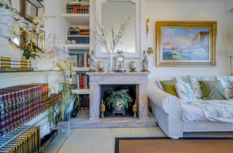 Luminosa villa en primera línea de playa ubicada en Montañar I, Jávea (Alicante)