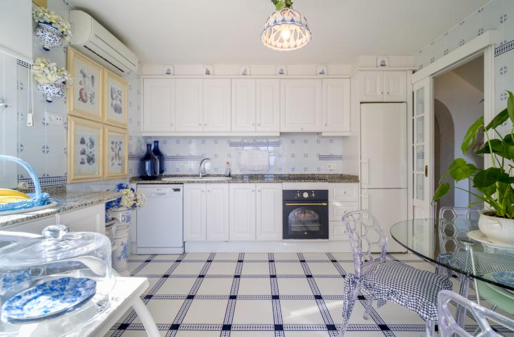 Luminosa villa en primera línea de playa ubicada en Montañar I, Jávea (Alicante)