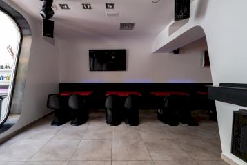 Edificio con pub y vivienda en venta en el centro de Jávea.