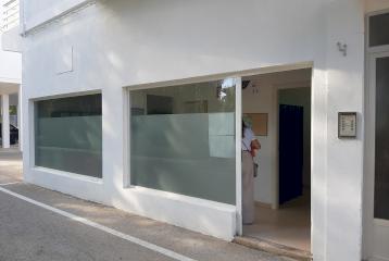Amplio local comercial de 174 m2 en rentabilidad ubicado en la  zona del Arenal de Jávea.