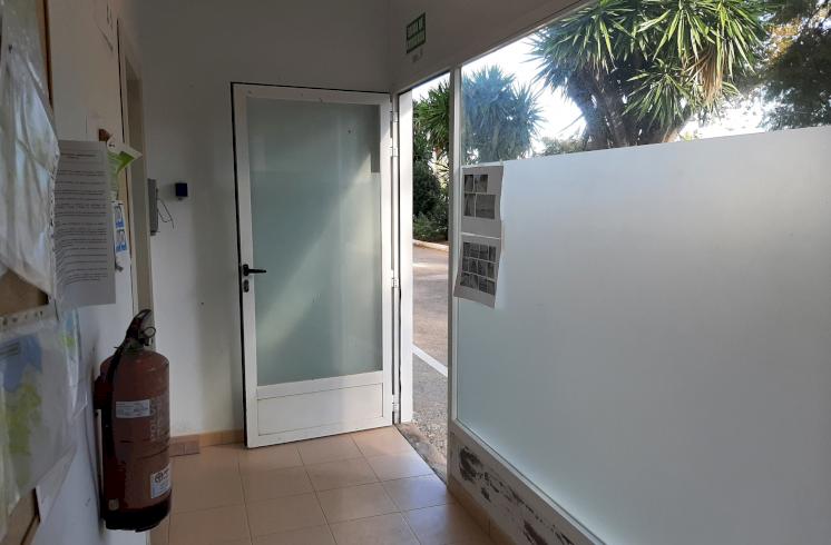 Amplio local comercial de 174 m2 en rentabilidad ubicado en la  zona del Arenal de Jávea.