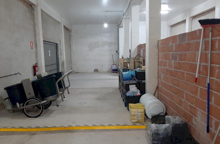 Amplio local comercial de 174 m2 en rentabilidad ubicado en la  zona del Arenal de Jávea.