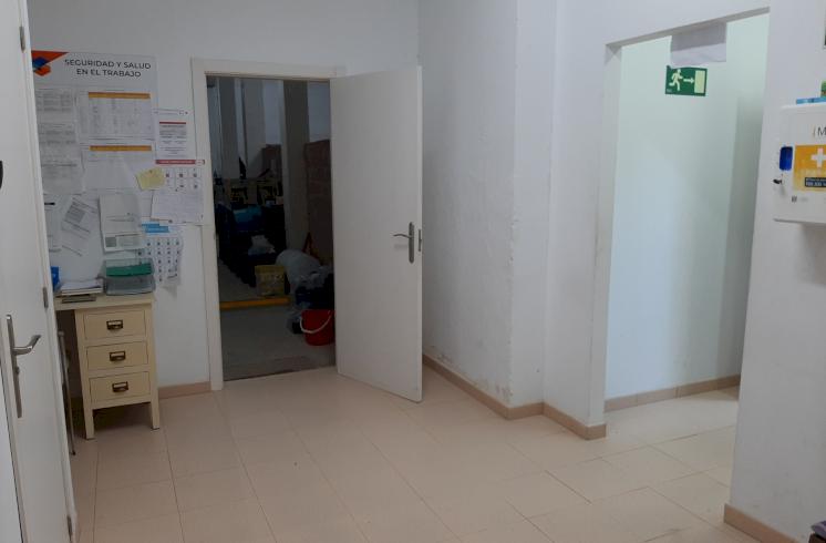 Amplio local comercial de 174 m2 en rentabilidad ubicado en la  zona del Arenal de Jávea.