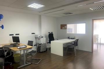 Oficina ubicada en el centro Comercial Arenal de Jávea.