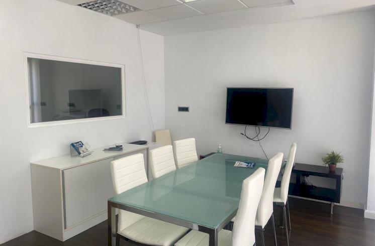 Oficina ubicada en el centro Comercial Arenal de Jávea.