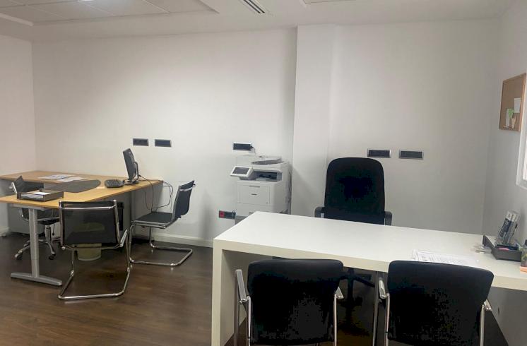 Oficina ubicada en el centro Comercial Arenal de Jávea.