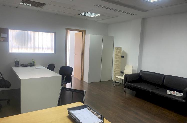 Oficina ubicada en el centro Comercial Arenal de Jávea.