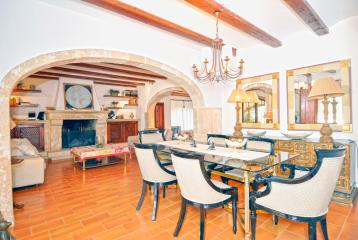 Villa en venta en Jávea, con jardín cerca de la playa.