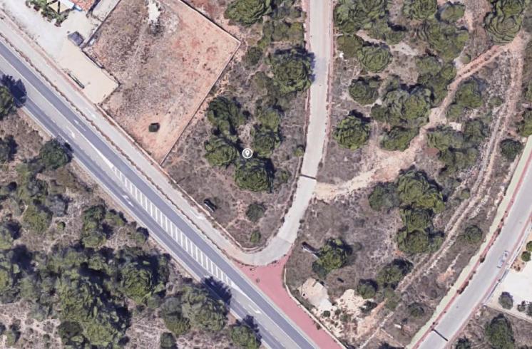 Parcelas de uso comercial  en la Urbanización Garroferal en Jávea,
