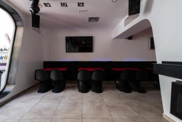 Edificio con pub y vivienda en venta en el centro de Jávea.