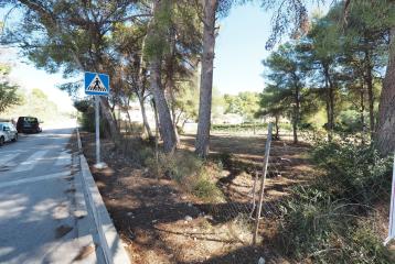 Tres parcelas situadas en Adsubia, Jávea. Distancia andando a supermercado y a la playa de La Caleta de Jávea.