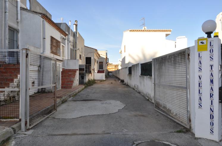 Local comercial en venta con terraza en Dénia.