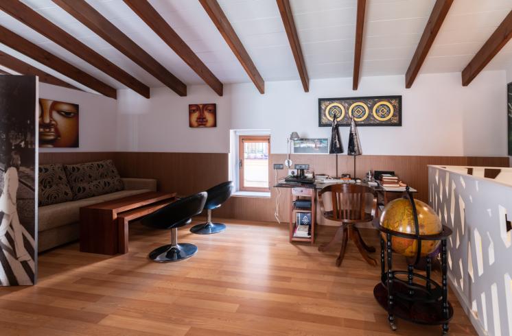 Edificio con pub y vivienda en venta en el centro de Jávea.