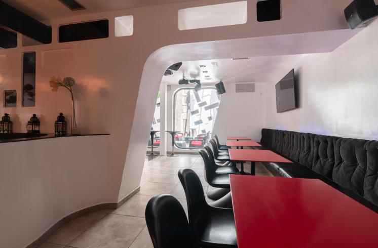 Edificio con pub y vivienda en venta en el centro de Jávea.